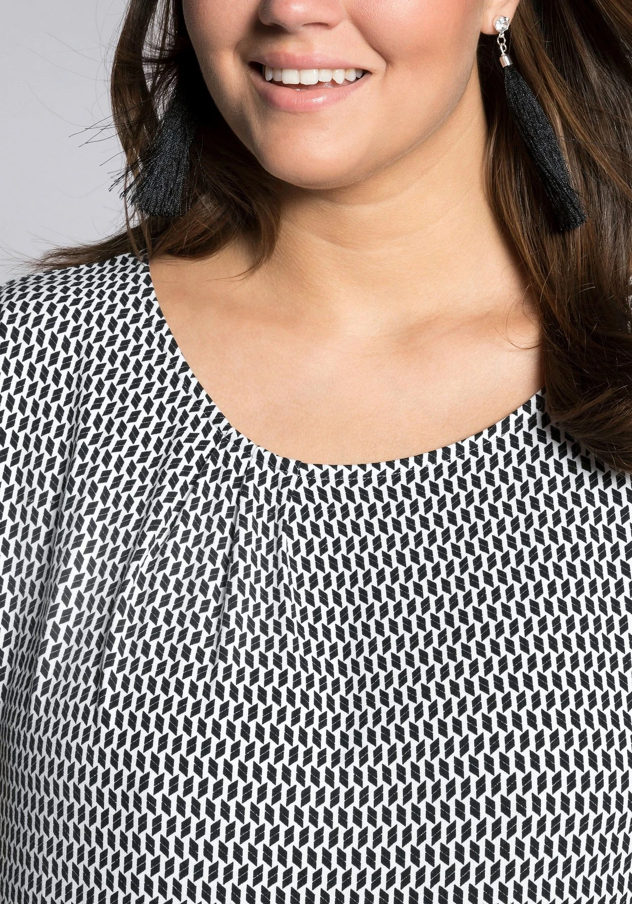 Sheego Shirt Mit Alloverdruck Und Rundhalsausschnitt 7 Sheego Shirt Mit Alloverdruck Und Rundhalsausschnitt – Bild 5