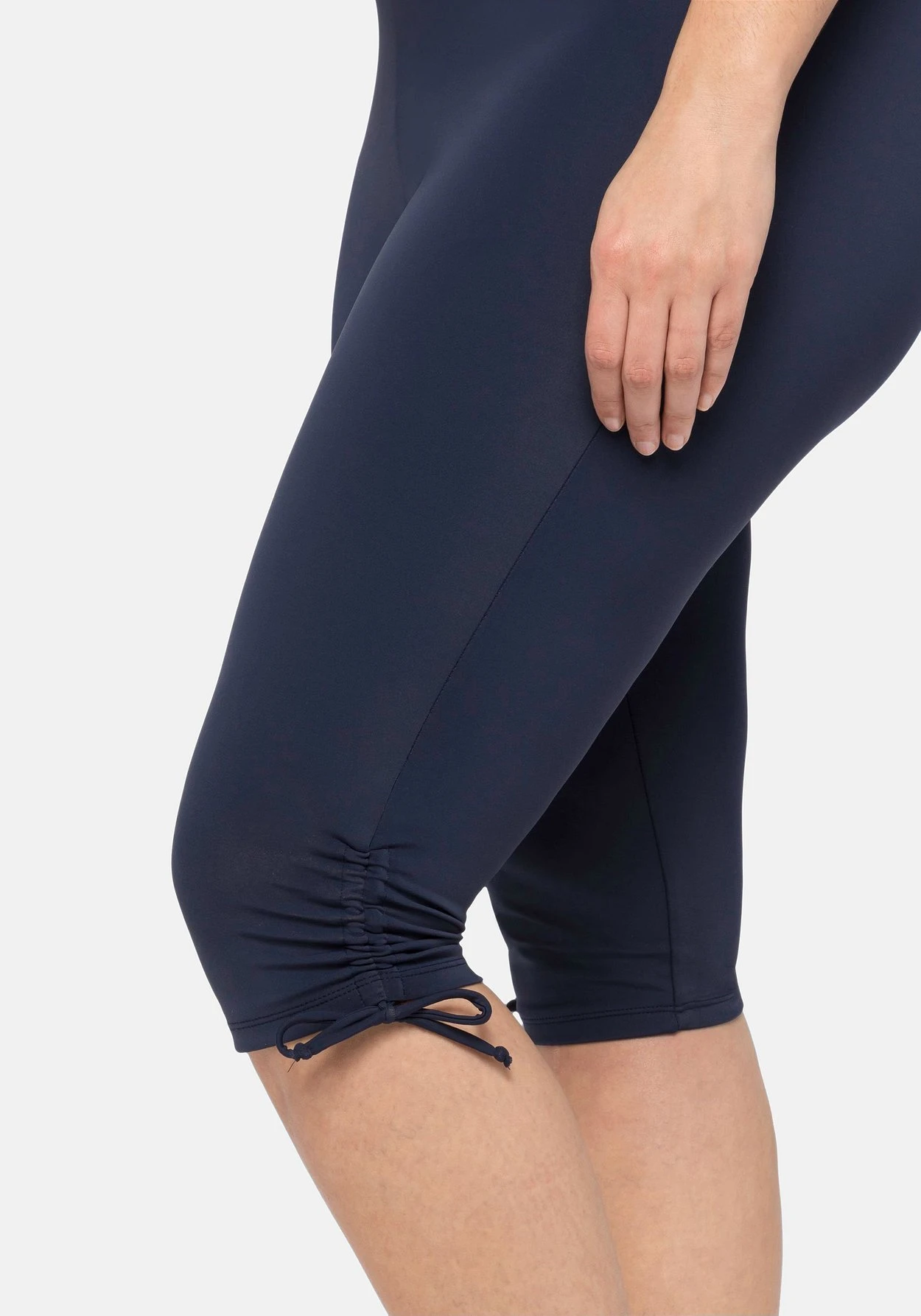 Sheego Badehose Mit Raffung, Shape-Caprischnitt 8 Sheego Badehose Mit Raffung, Shape-Caprischnitt – Bild 6