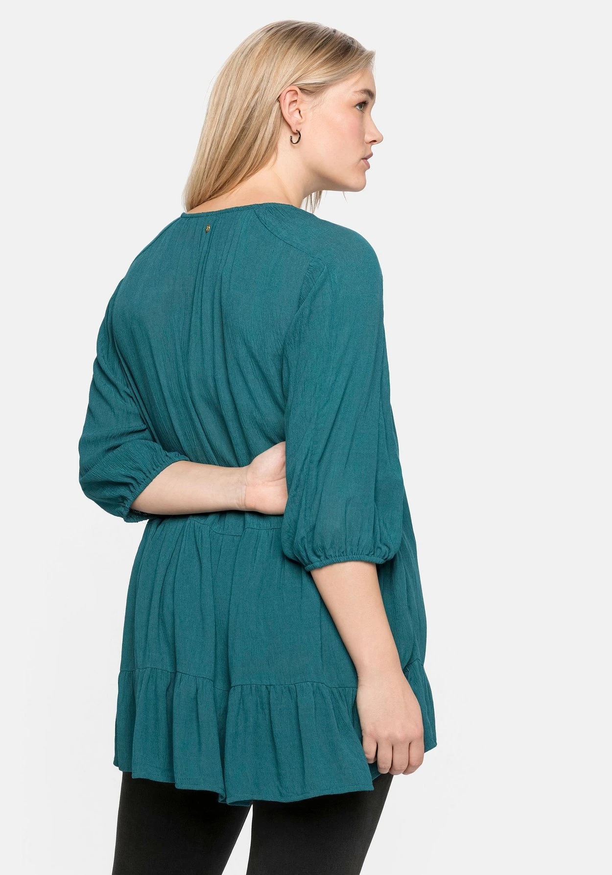 Sheego Bluse Aus Crêpe, Mit Volants Am Saum 4 Sheego Bluse Aus Crêpe, Mit Volants Am Saum – Bild 2