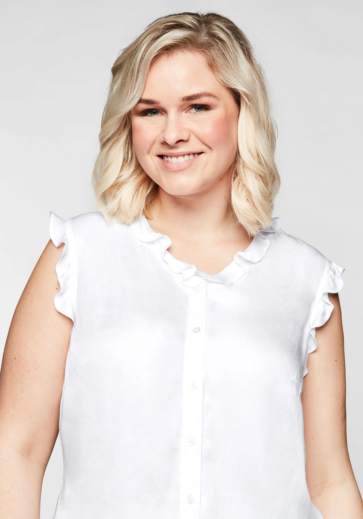 Sheego Bluse In ärmelloser Form Mit Volants, Aus Viskose 7 Sheego Bluse In ärmelloser Form Mit Volants, Aus Viskose – Bild 5