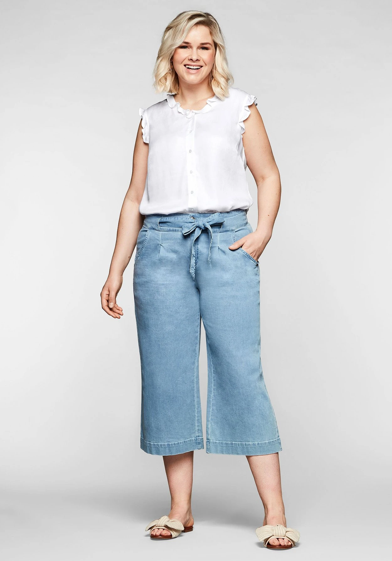 Sheego Bluse In ärmelloser Form Mit Volants, Aus Viskose 6 Sheego Bluse In ärmelloser Form Mit Volants, Aus Viskose – Bild 4