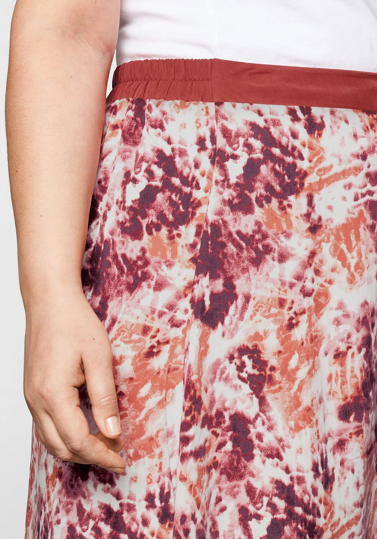 Sheego Rock In Wickeloptik, Mit Alloverdruck 8 Sheego Rock In Wickeloptik, Mit Alloverdruck – Bild 6