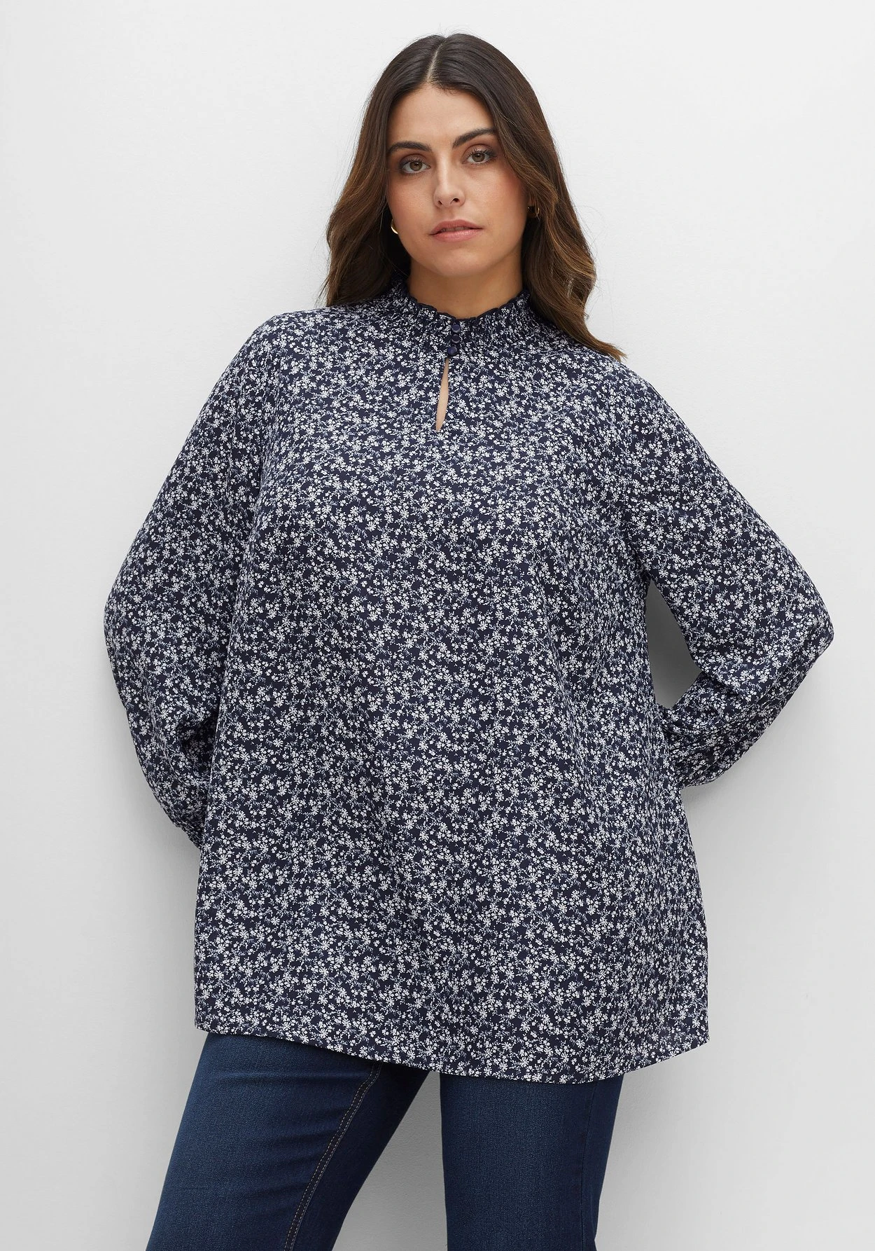 Sheego Tunika In A-Linie Mit Millefleurs-Print, Aus Chiffon 3 Sheego Tunika In A-Linie Mit Millefleurs-Print, Aus Chiffon