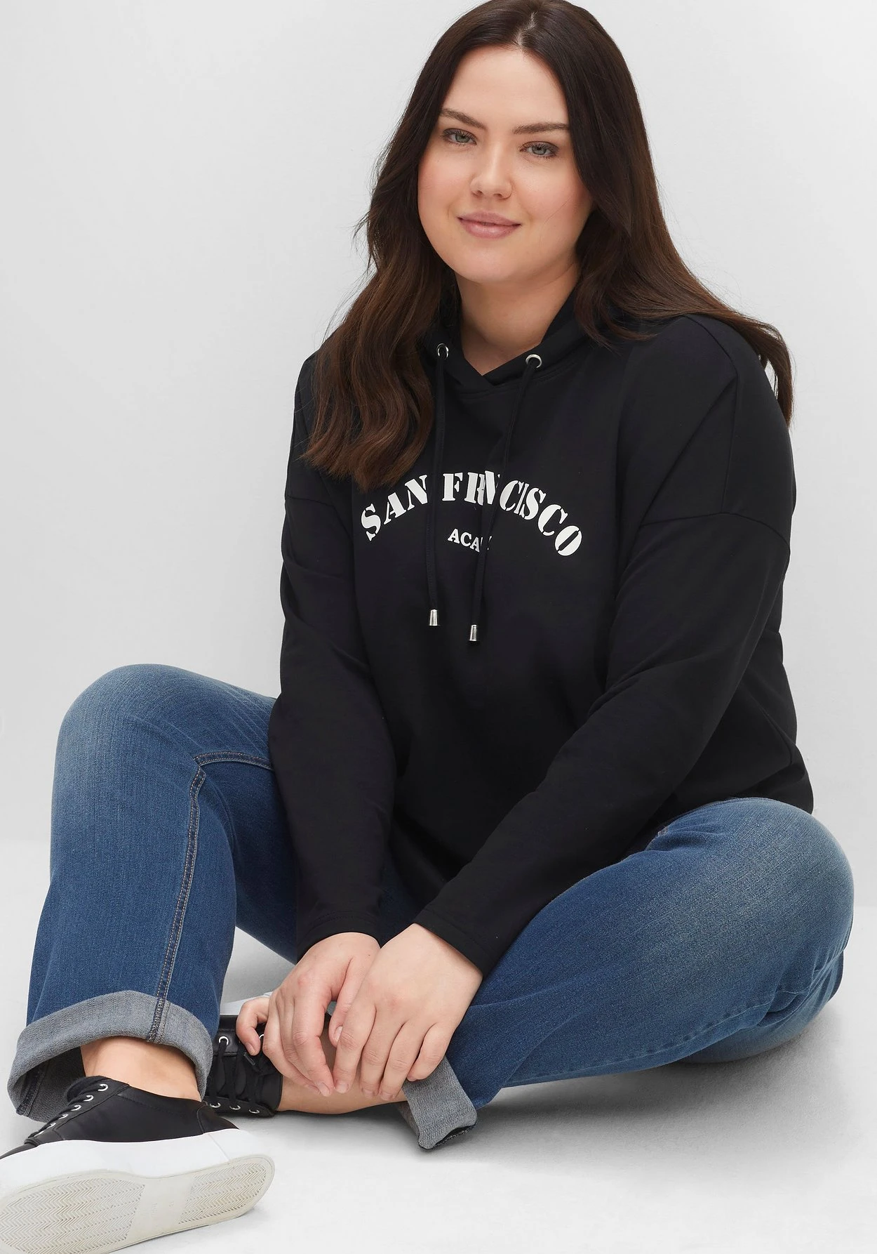 Sheego Kapuzensweatshirt Mit Frontdruck, In A-Linie 8 Sheego Kapuzensweatshirt Mit Frontdruck, In A-Linie – Bild 6