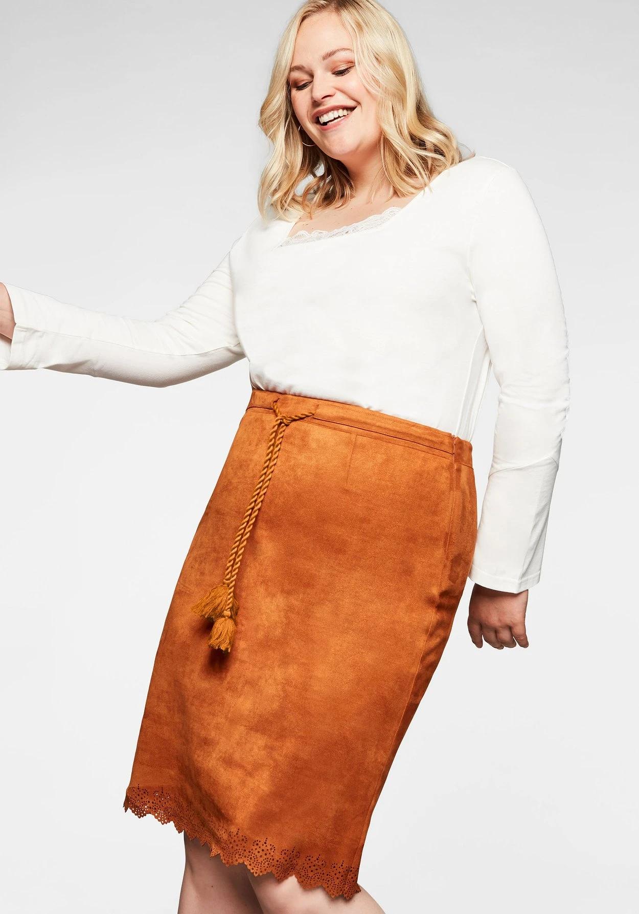 Sheego Rock In Veloursleder-Optik, Mit Wellensaum 3 Sheego Rock In Veloursleder-Optik, Mit Wellensaum