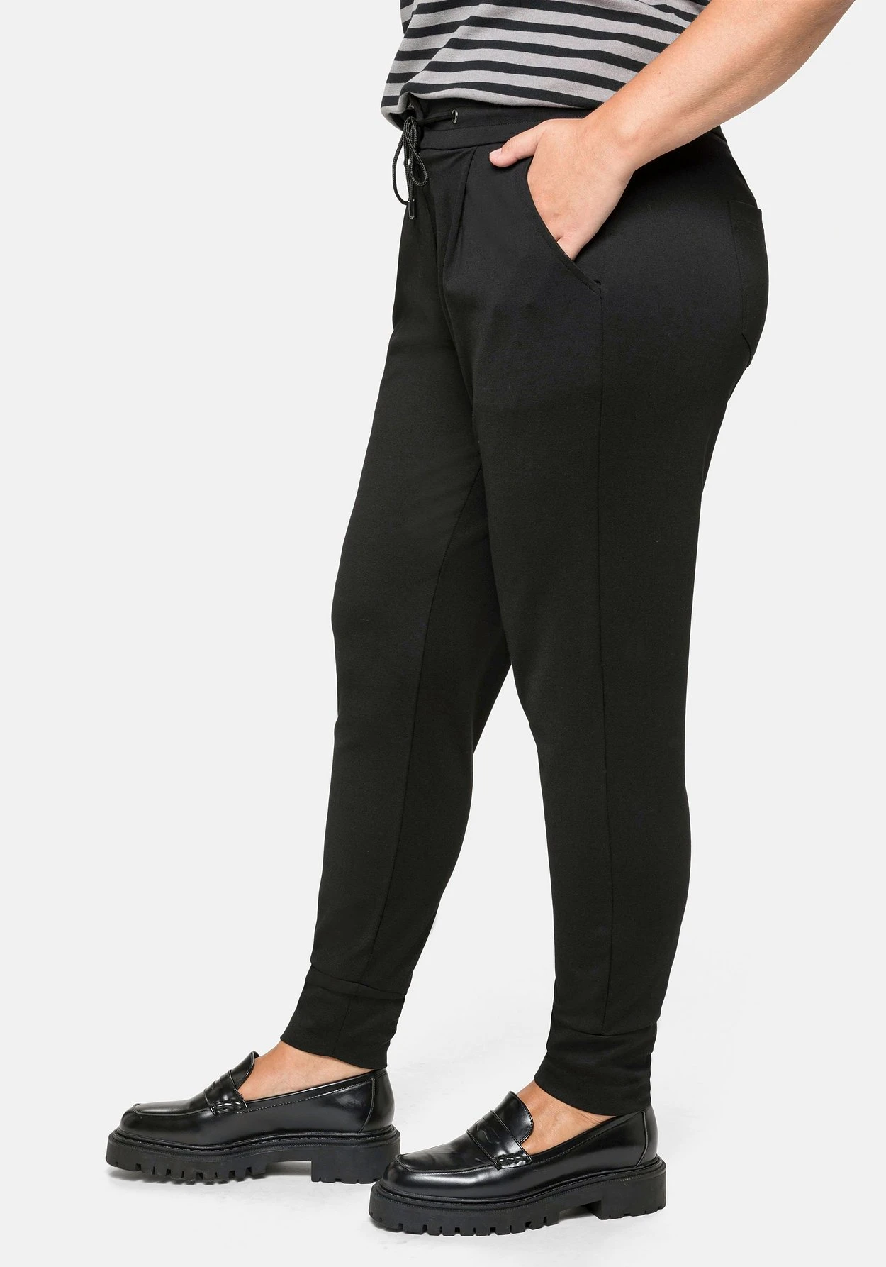 Sheego Joggpants Mit Schlupfbund, Aus Interlock-Qualität 4 Sheego Joggpants Mit Schlupfbund, Aus Interlock-Qualität – Bild 2