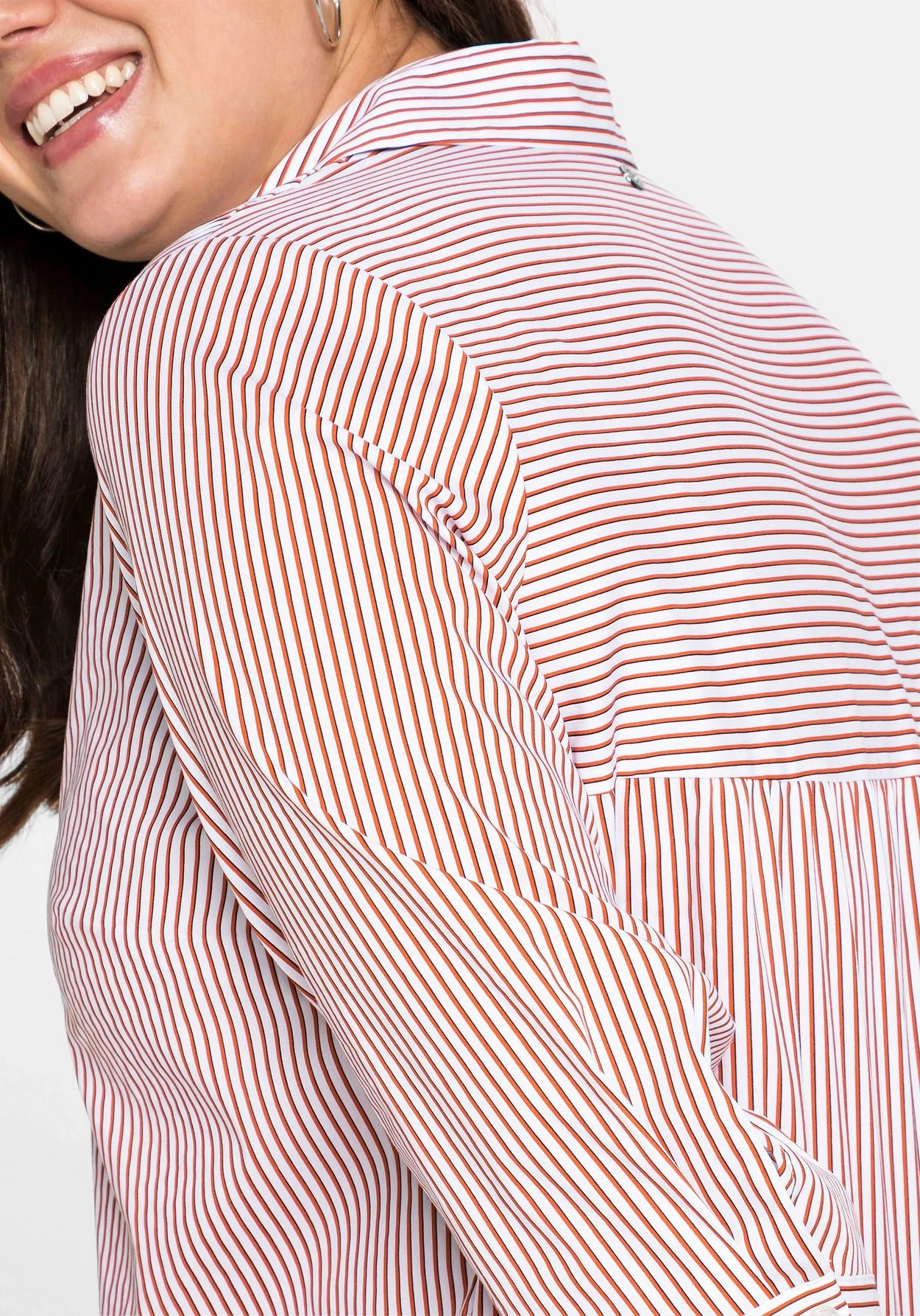 Sheego Bluse Mit Streifen Und V-Ausschnitt 8 Sheego Bluse Mit Streifen Und V-Ausschnitt – Bild 6