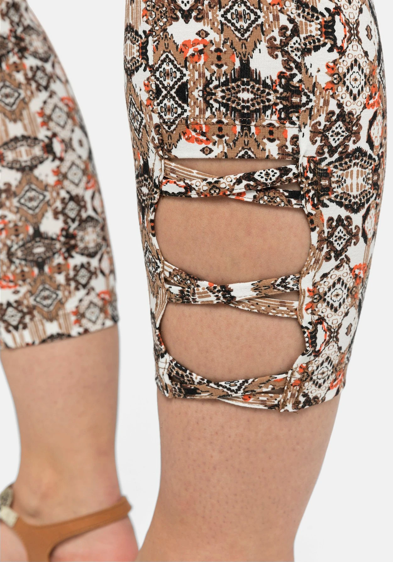 Sheego Strandleggings In 3/4-Länge Mit Cut-outs Am Saum 9 Sheego Strandleggings In 3/4-Länge Mit Cut-outs Am Saum – Bild 7