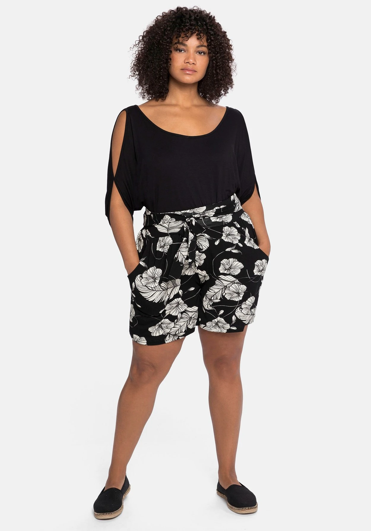 Sheego Strandshirt Mit Geschlitzten Fledermausärmeln 6 Sheego Strandshirt Mit Geschlitzten Fledermausärmeln – Bild 4