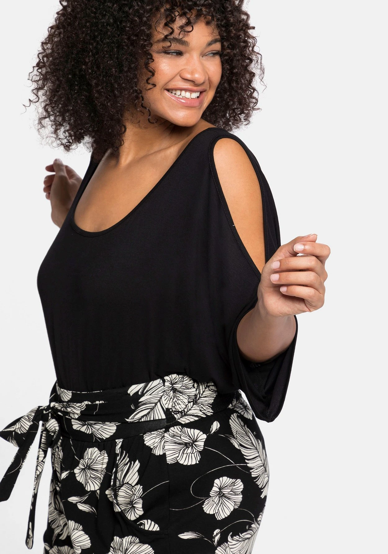 Sheego Strandshirt Mit Geschlitzten Fledermausärmeln 7 Sheego Strandshirt Mit Geschlitzten Fledermausärmeln – Bild 5