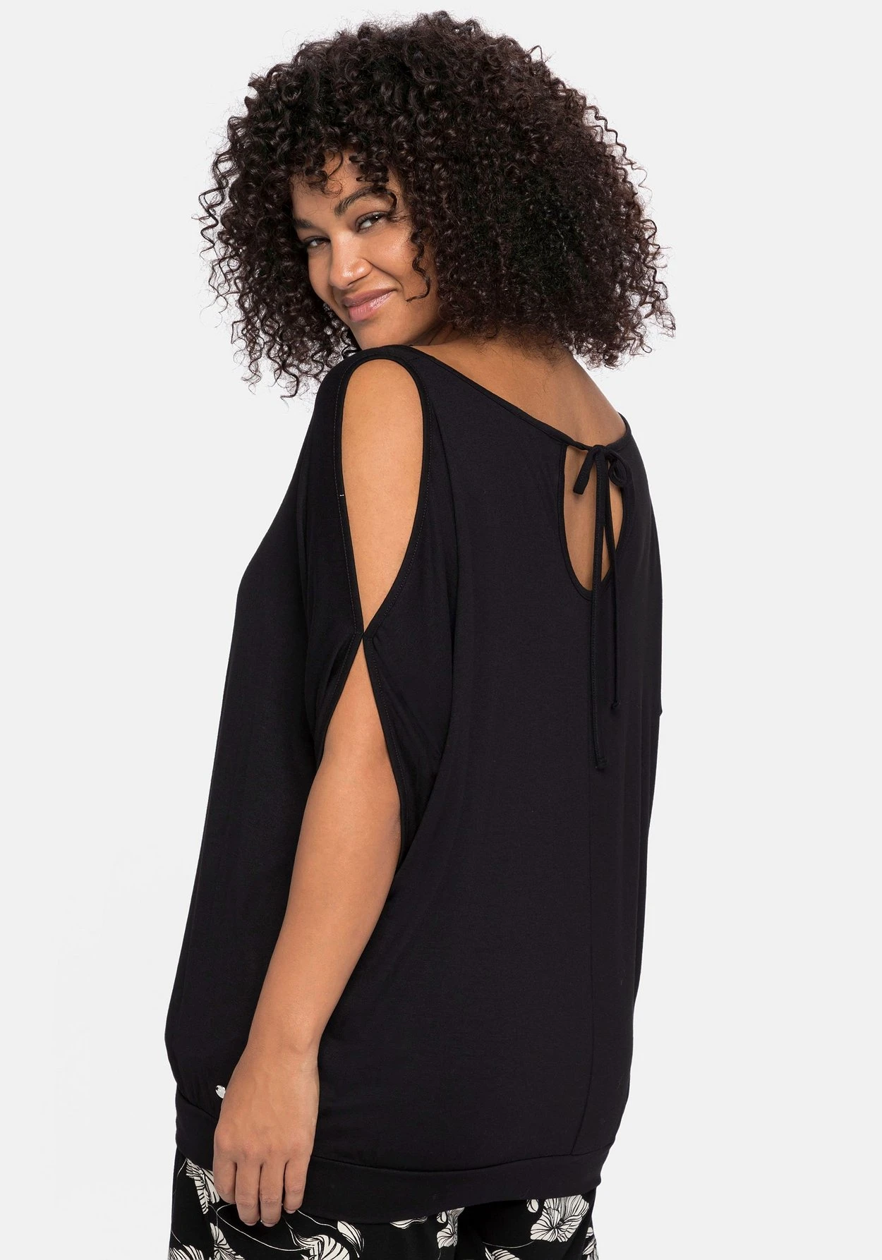 Sheego Strandshirt Mit Geschlitzten Fledermausärmeln 4 Sheego Strandshirt Mit Geschlitzten Fledermausärmeln – Bild 2