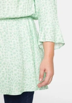 Sheego Tunika Mit 3/4-Volantärmeln Und Taillengummizug 13 Sheego Tunika Mit 3/4-Volantärmeln Und Taillengummizug -Sommertraum Mode 14282400462 04AEU 02 SH