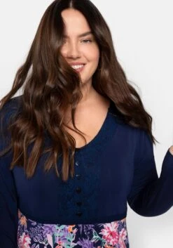 Longshirt Im Mustermix, Mit Spitzeneinsätzen 12 Longshirt Im Mustermix, Mit Spitzeneinsätzen -Sommertraum Mode 14310102018 048MS 02 SH