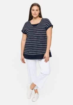 Sheego Shirt In Layeroptik, Mit Dezenten Streifen -Sommertraum Mode 14376400504 04BJA 02 SH