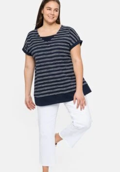 Sheego Shirt In Layeroptik, Mit Dezenten Streifen -Sommertraum Mode 14376400504 04BJC 01 SH