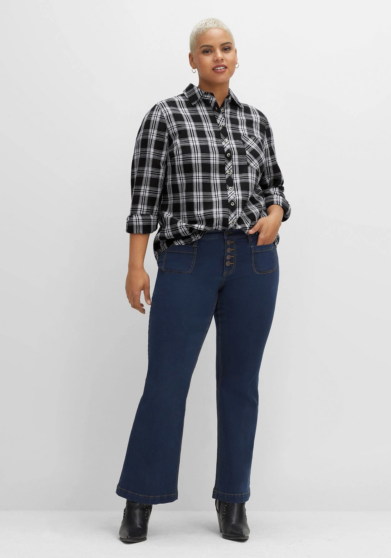 Hemdbluse Im Karomuster Mit Brusttasche 6 Hemdbluse Im Karomuster Mit Brusttasche – Bild 4