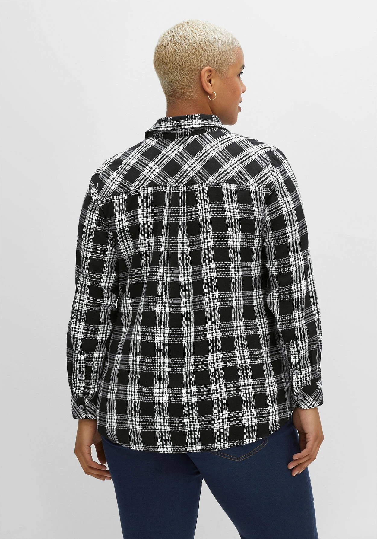 Hemdbluse Im Karomuster Mit Brusttasche 4 Hemdbluse Im Karomuster Mit Brusttasche – Bild 2