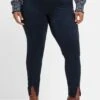 Sheego Leggings Mit Schlitz Am Saum, In Velourslederoptik 1 Sheego Leggings Mit Schlitz Am Saum, In Velourslederoptik -Sommertraum Mode 14466600035 04KRB 02 SH