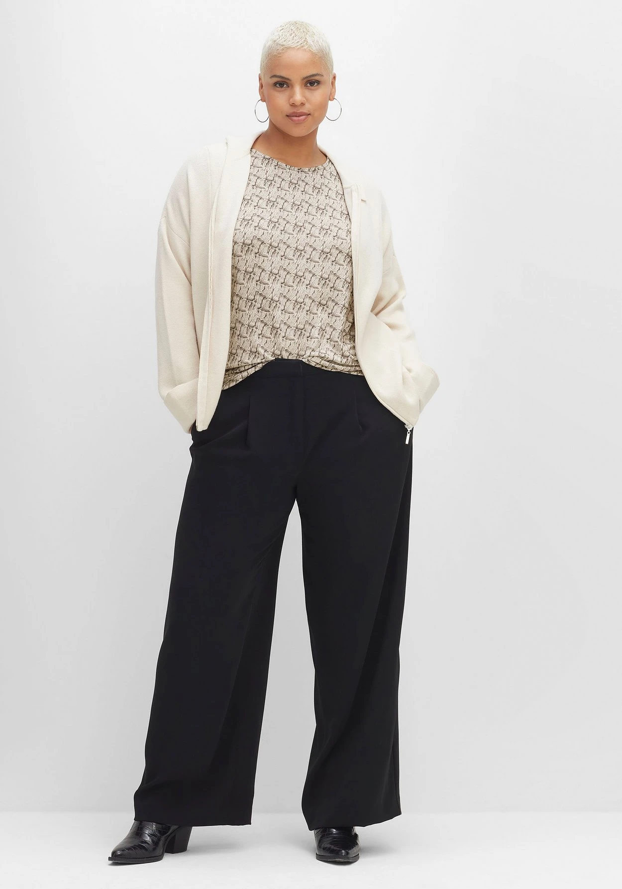 Sheego Tanktop Mit Alloverdruck Und Seitenschlitzen 7 Sheego Tanktop Mit Alloverdruck Und Seitenschlitzen – Bild 5