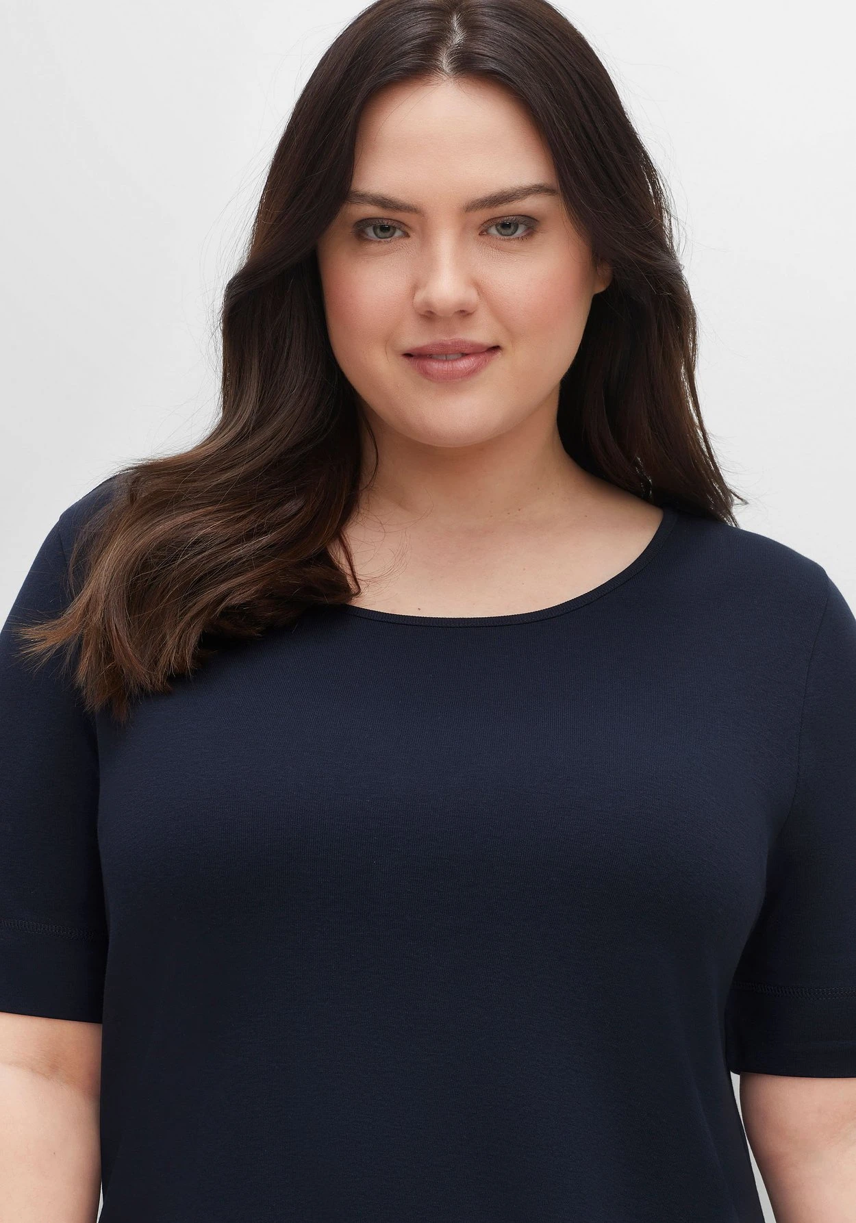 Sheego Longshirt Mit Abgerundetem Saum 8 Sheego Longshirt Mit Abgerundetem Saum – Bild 6