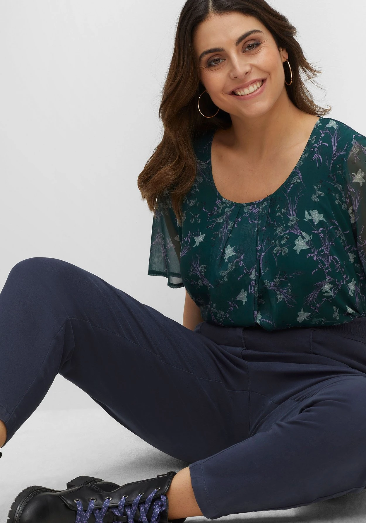 Sheego Chinohose Aus Twill, Mit High-Waist-Bund 10 Sheego Chinohose Aus Twill, Mit High-Waist-Bund – Bild 8