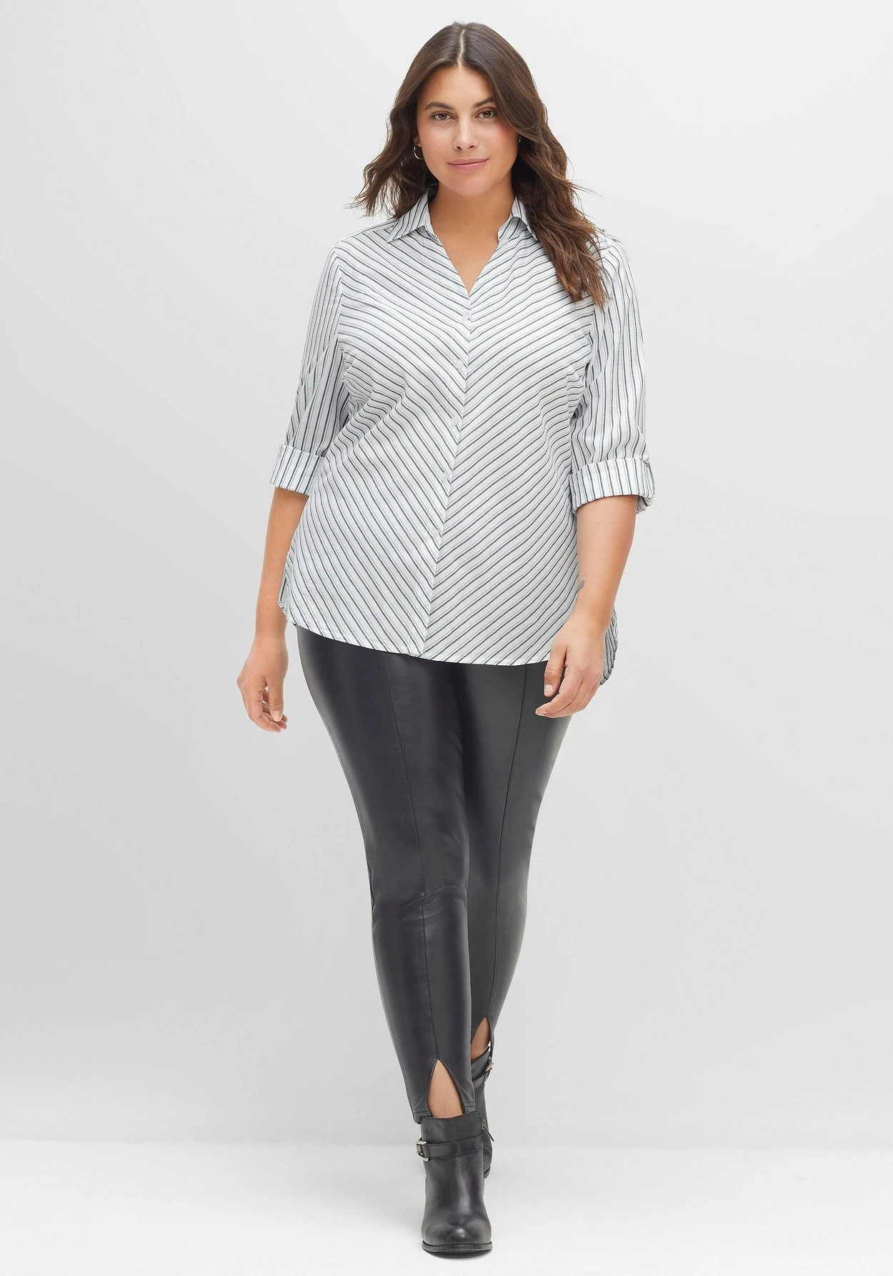 Sheego Gestreifte Hemdbluse Mit Krempelärmeln 6 Sheego Gestreifte Hemdbluse Mit Krempelärmeln – Bild 4