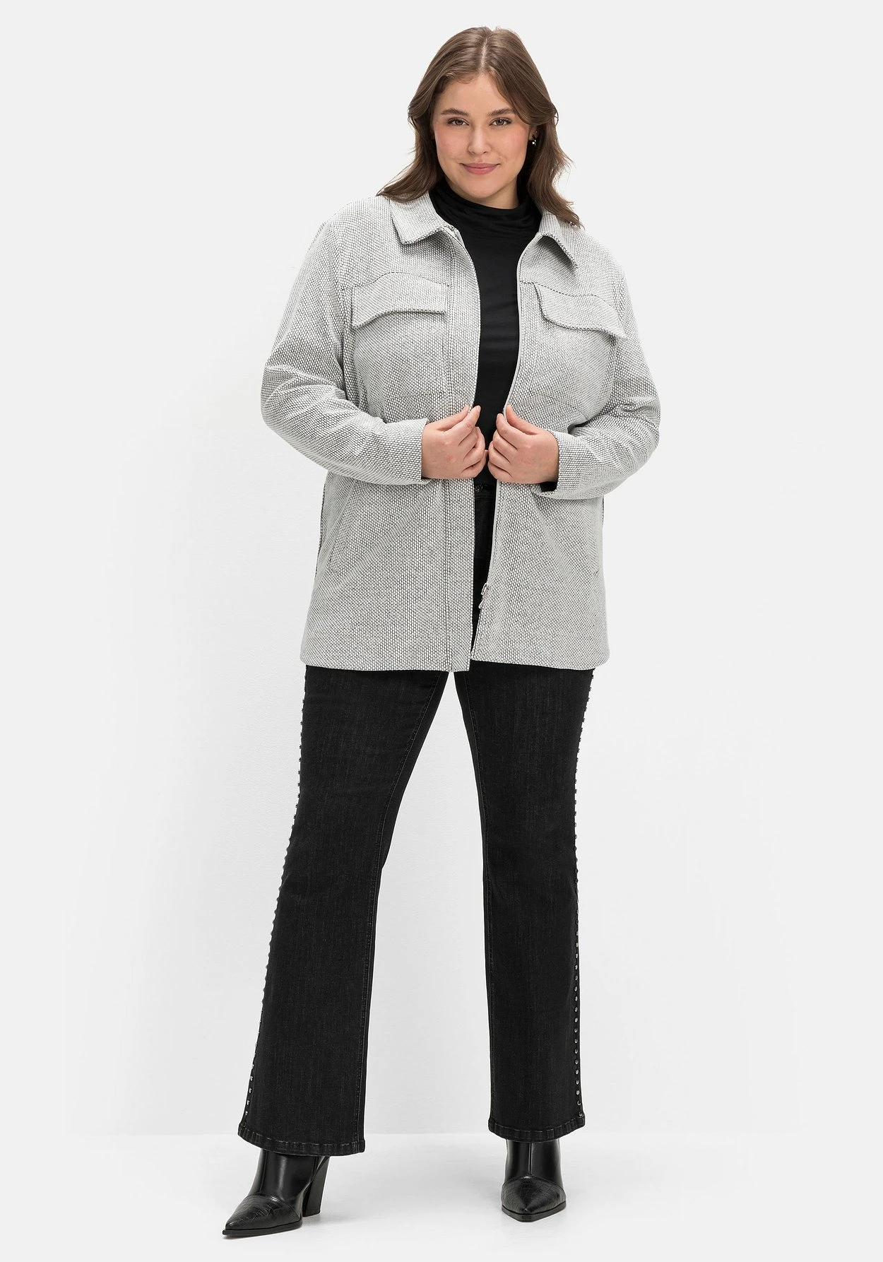 Sheego Shacket Aus Sweat Mit Reißverschluss, Strukturierte Optik 6 Sheego Shacket Aus Sweat Mit Reißverschluss, Strukturierte Optik – Bild 4