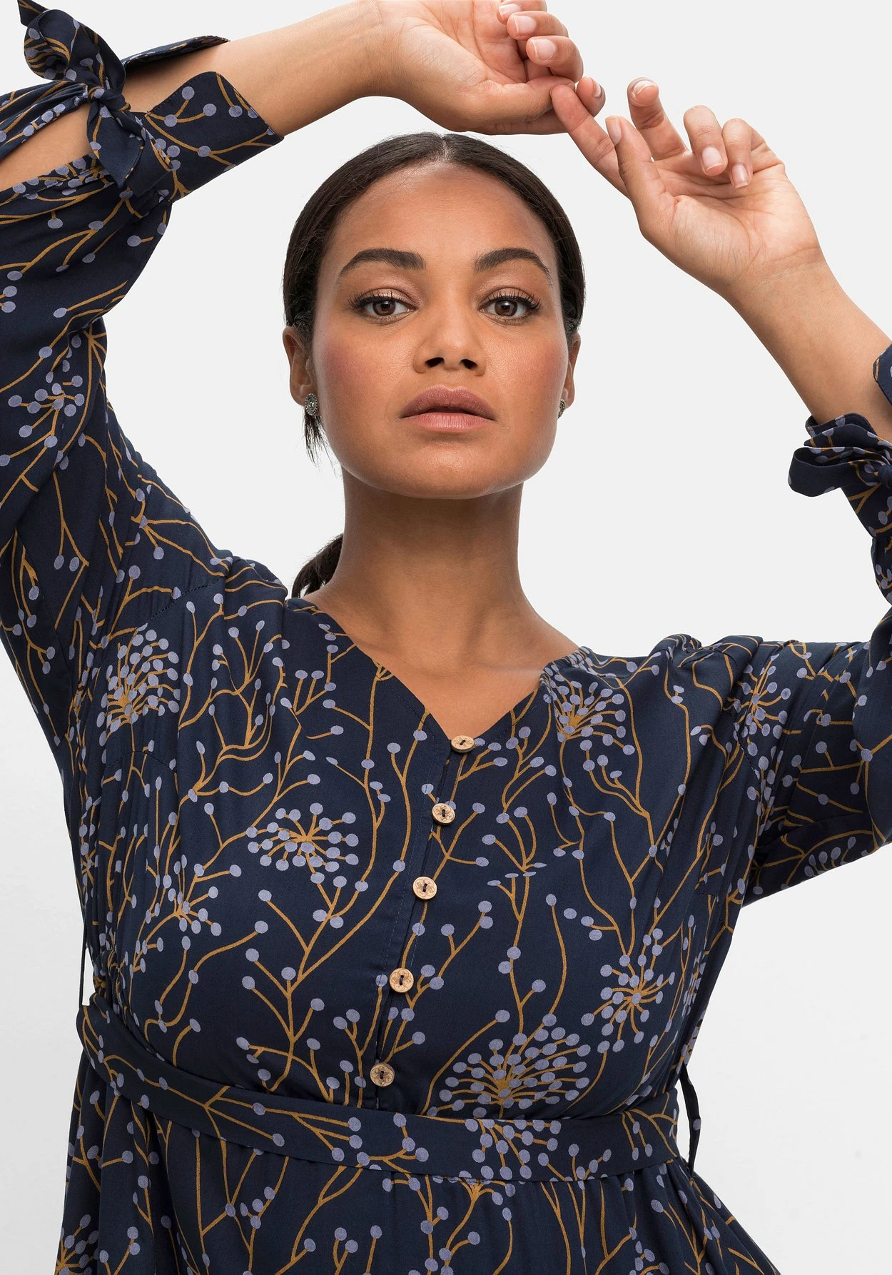 Maxikleid Mit Floralem Alloverdruck 6 Maxikleid Mit Floralem Alloverdruck – Bild 5