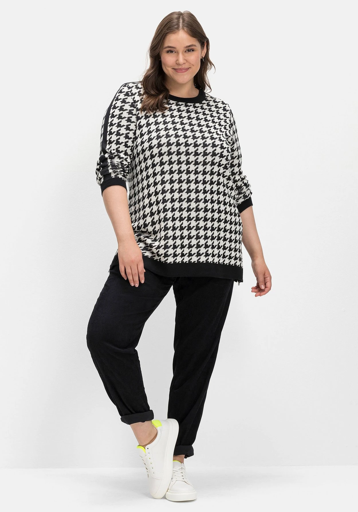 Sheego Pullover Mit U-Boot-Ausschnitt, Im Hahnentrittmuster 6 Sheego Pullover Mit U-Boot-Ausschnitt, Im Hahnentrittmuster – Bild 4