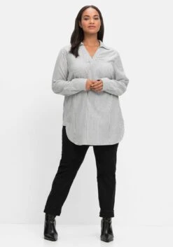 Sheego Gestreifte Longtunika Mit Gerundetem Saum 12 Sheego Gestreifte Longtunika Mit Gerundetem Saum -Sommertraum Mode 14583802108 04JMA 02 SH