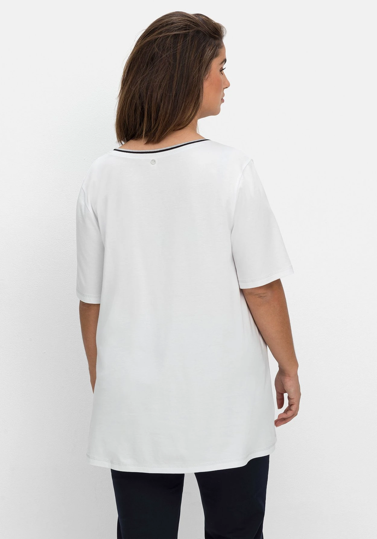 Sheego Shirt Mit Foliendruck Vorn, In Leichter A-Form 4 Sheego Shirt Mit Foliendruck Vorn, In Leichter A-Form – Bild 2