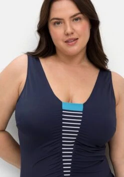 Sheego Badeanzug Mit Raffung Und Kontrasteinsatz 13 Sheego Badeanzug Mit Raffung Und Kontrasteinsatz -Sommertraum Mode 14762801739 04MS0 02 SH