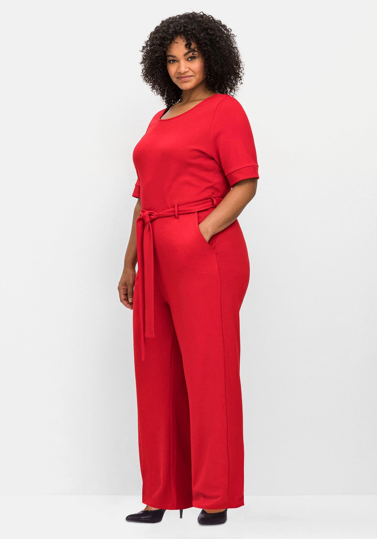 Jumpsuit Mit Bindegürtel Und Weitem Bein 4 Jumpsuit Mit Bindegürtel Und Weitem Bein – Bild 2