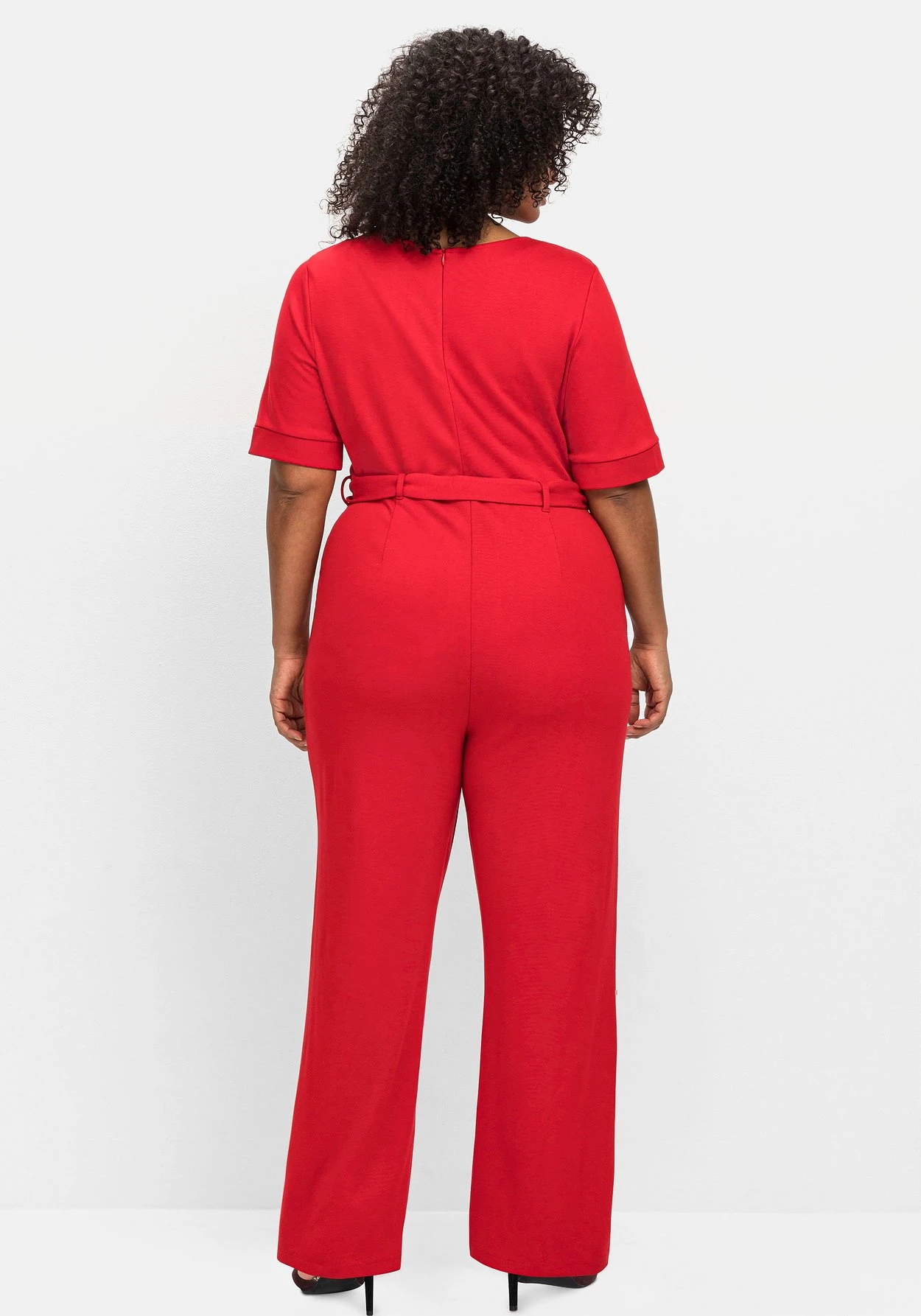 Jumpsuit Mit Bindegürtel Und Weitem Bein 5 Jumpsuit Mit Bindegürtel Und Weitem Bein – Bild 3