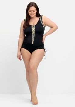 Sheego Badeanzug Mit Paisleymuster Und Shaping-Effekt 11 Sheego Badeanzug Mit Paisleymuster Und Shaping-Effekt -Sommertraum Mode 14778000289 04MT6 02 SH