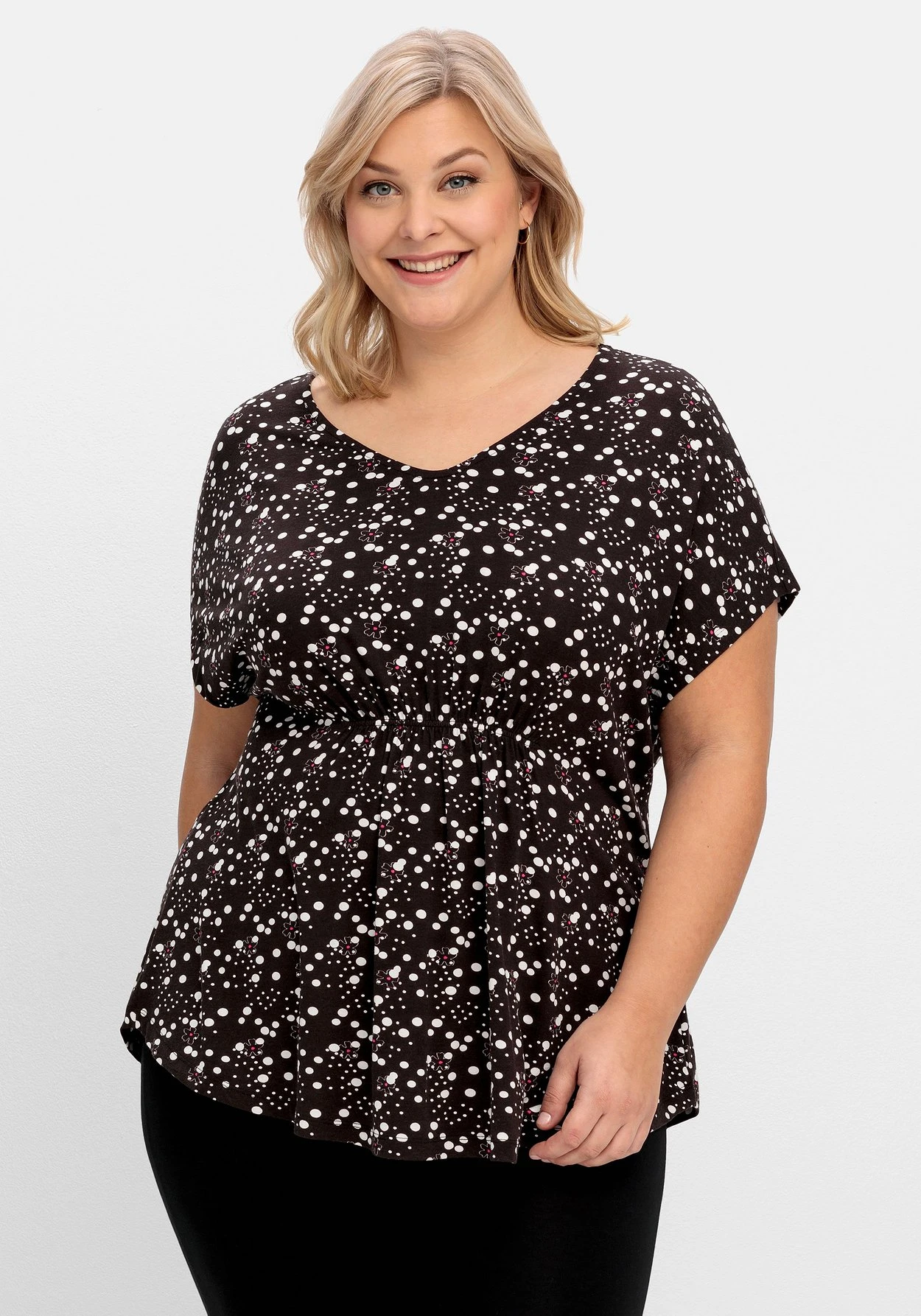 Sheego Strandshirt Mit Alloverprint Und V-Ausschnitt 3 Sheego Strandshirt Mit Alloverprint Und V-Ausschnitt