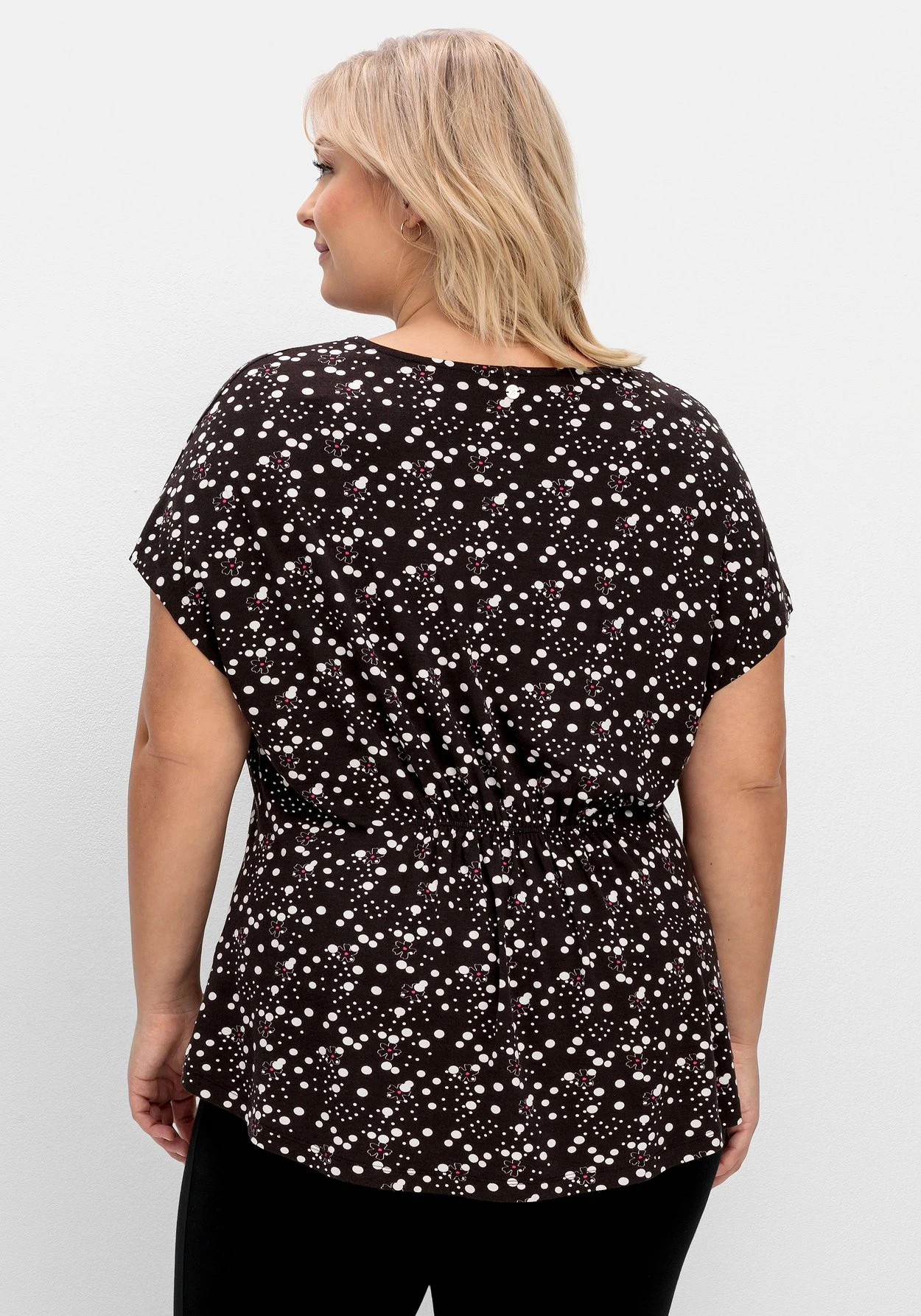 Sheego Strandshirt Mit Alloverprint Und V-Ausschnitt 4 Sheego Strandshirt Mit Alloverprint Und V-Ausschnitt – Bild 2