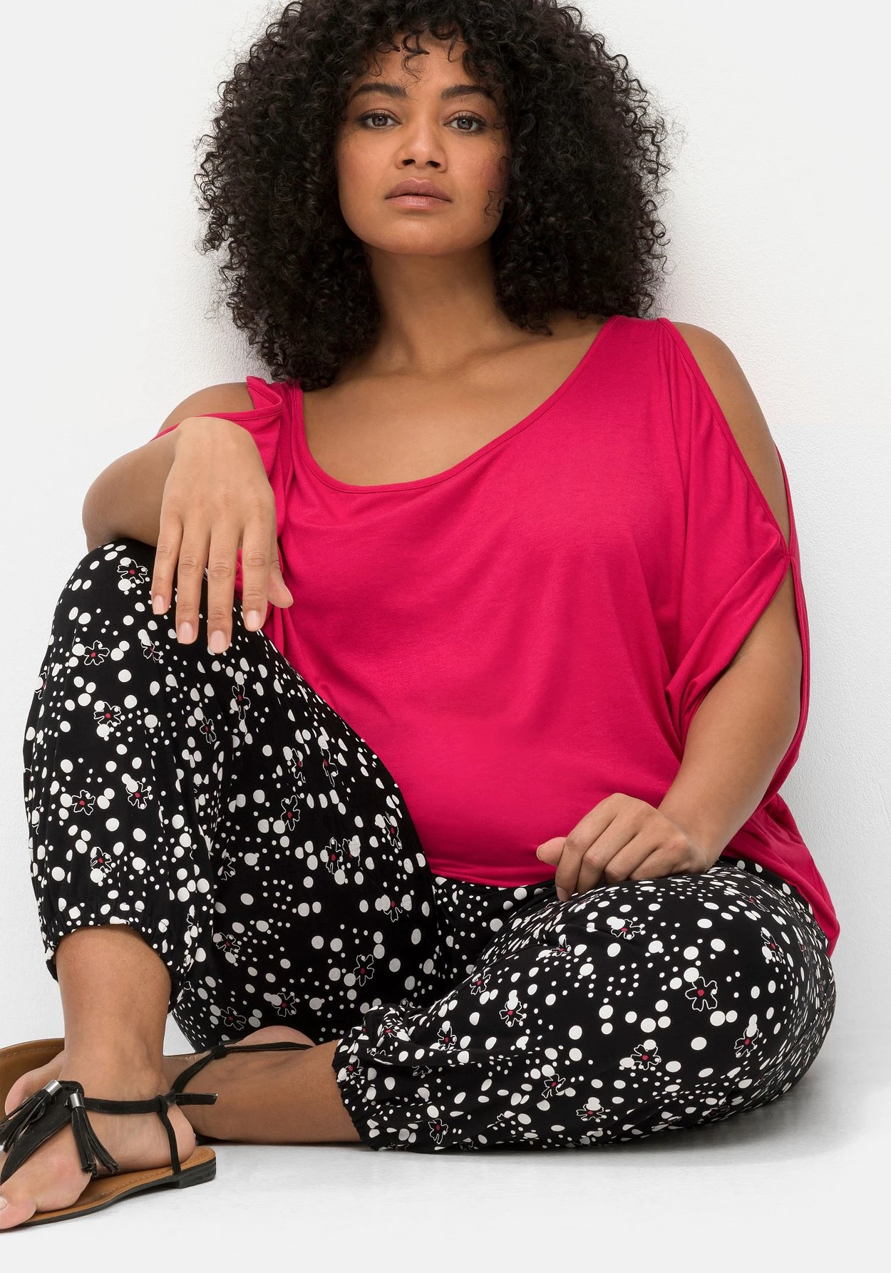 Sheego Strandhose Mit Alloverdruck Und Gesmoktem Bund 9 Sheego Strandhose Mit Alloverdruck Und Gesmoktem Bund – Bild 7