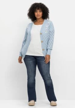 Strickjacke Im Ajourmuster Mit Blumenstickerei 11 Strickjacke Im Ajourmuster Mit Blumenstickerei -Sommertraum Mode 14787500025 04N6L 02 SH