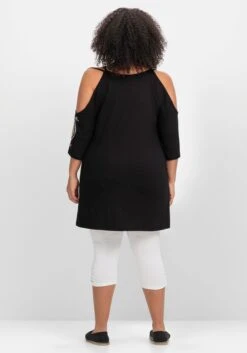 Sheego Set Aus Strandshirt Mit Cut-outs Und Caprileggings -Sommertraum Mode 14788000373 04NDP 02 SH