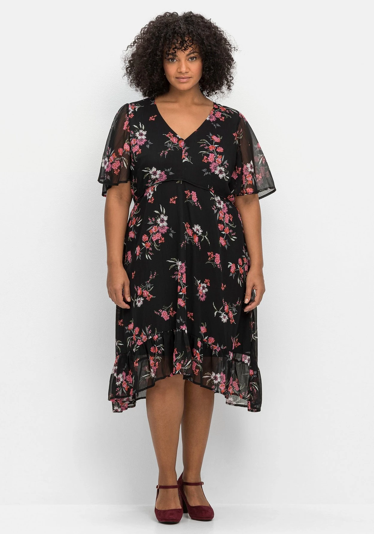 Chiffonkleid Mit Blumendruck Und Flügelärmeln 3 Chiffonkleid Mit Blumendruck Und Flügelärmeln