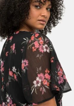 Chiffonkleid Mit Blumendruck Und Flügelärmeln 13 Chiffonkleid Mit Blumendruck Und Flügelärmeln -Sommertraum Mode 14791701491 04N5G 02 SH