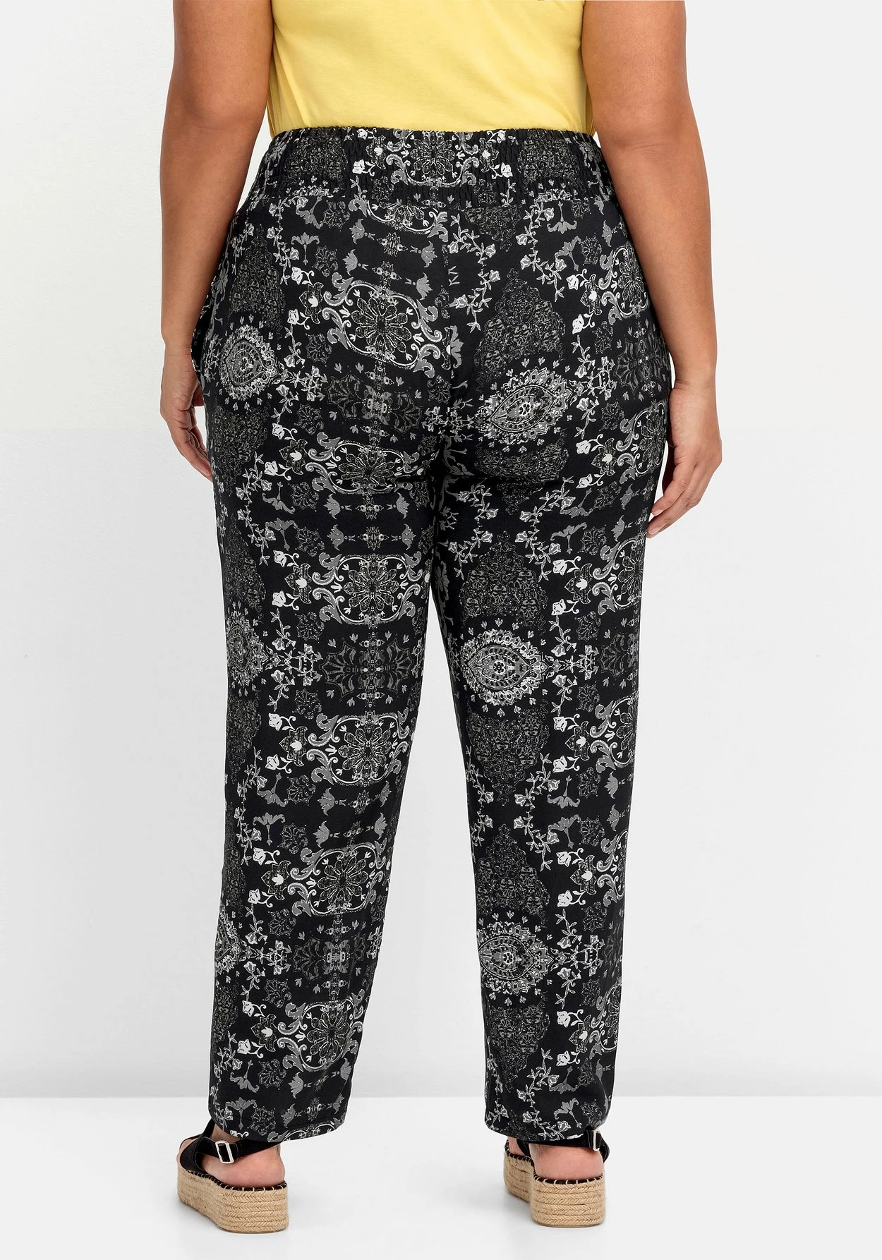 Sheego Strandhose Mit Smokbund Und Ornamentdruck 5 Sheego Strandhose Mit Smokbund Und Ornamentdruck – Bild 3