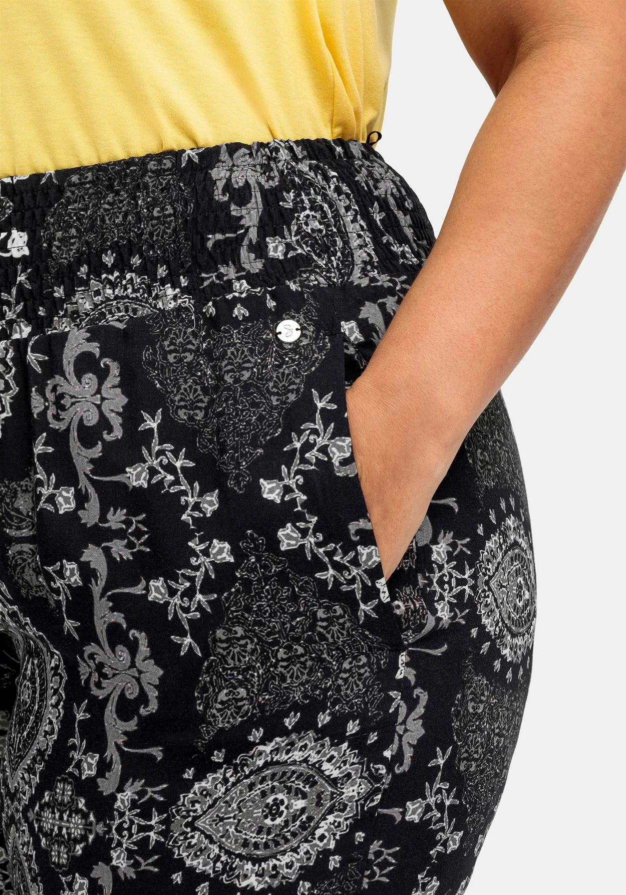 Sheego Strandhose Mit Smokbund Und Ornamentdruck 8 Sheego Strandhose Mit Smokbund Und Ornamentdruck – Bild 6