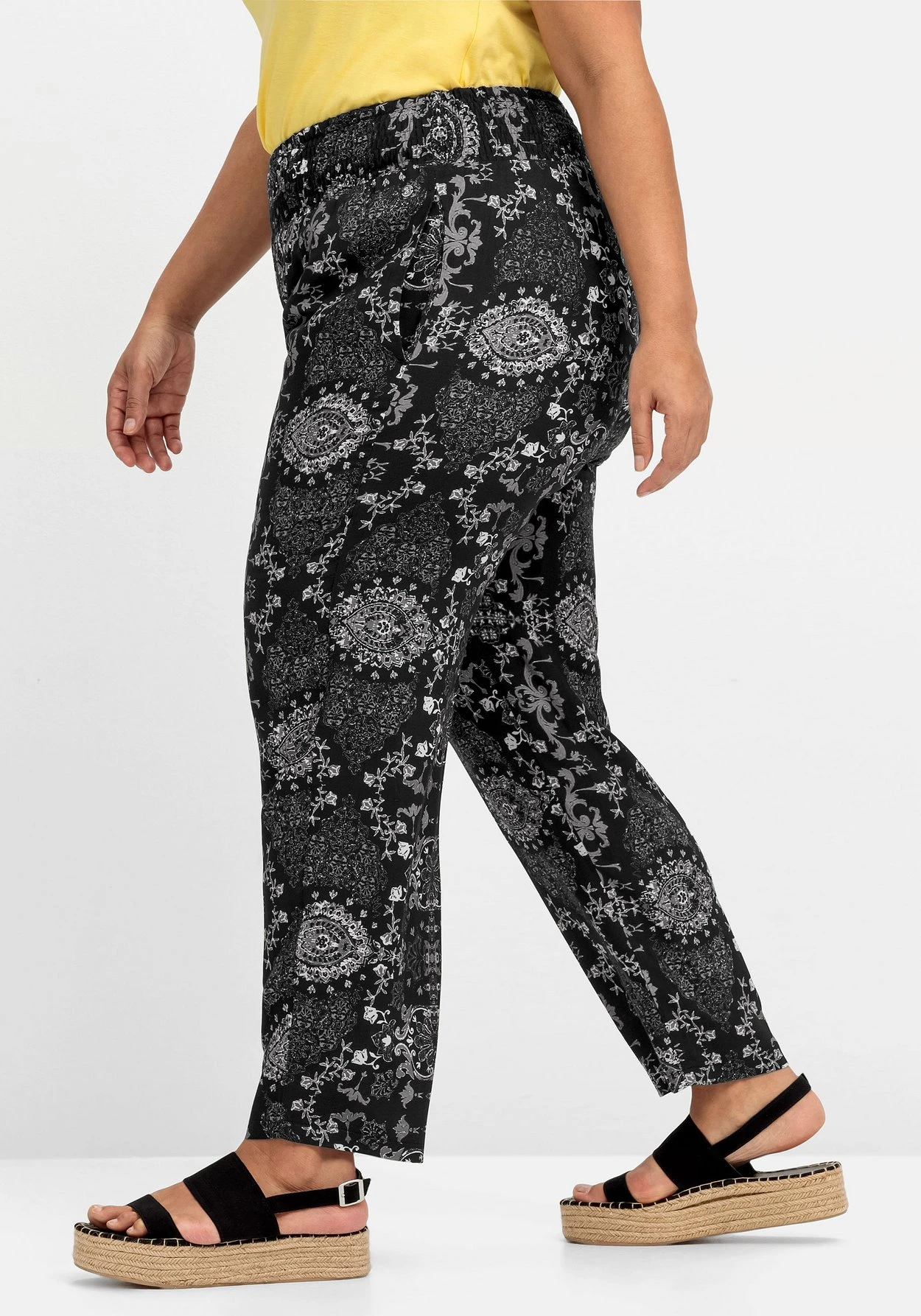 Sheego Strandhose Mit Smokbund Und Ornamentdruck 4 Sheego Strandhose Mit Smokbund Und Ornamentdruck – Bild 2