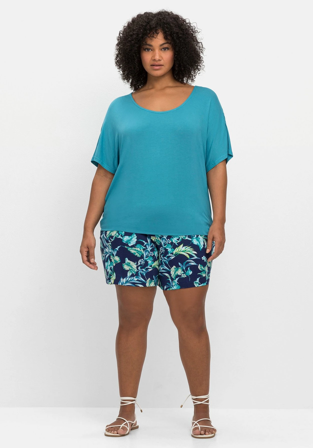 Sheego Strandshorts Mit Blätterprint, In Kniefreier Länge 3 Sheego Strandshorts Mit Blätterprint, In Kniefreier Länge