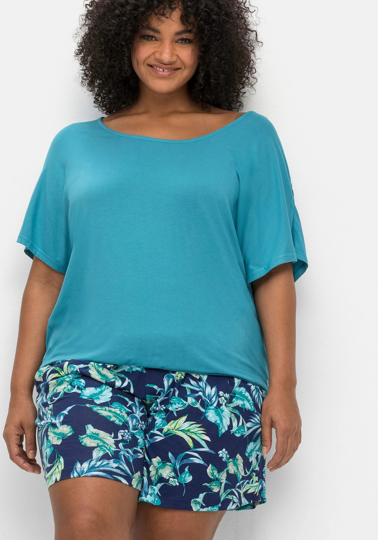 Sheego Strandshorts Mit Blätterprint, In Kniefreier Länge 9 Sheego Strandshorts Mit Blätterprint, In Kniefreier Länge – Bild 7