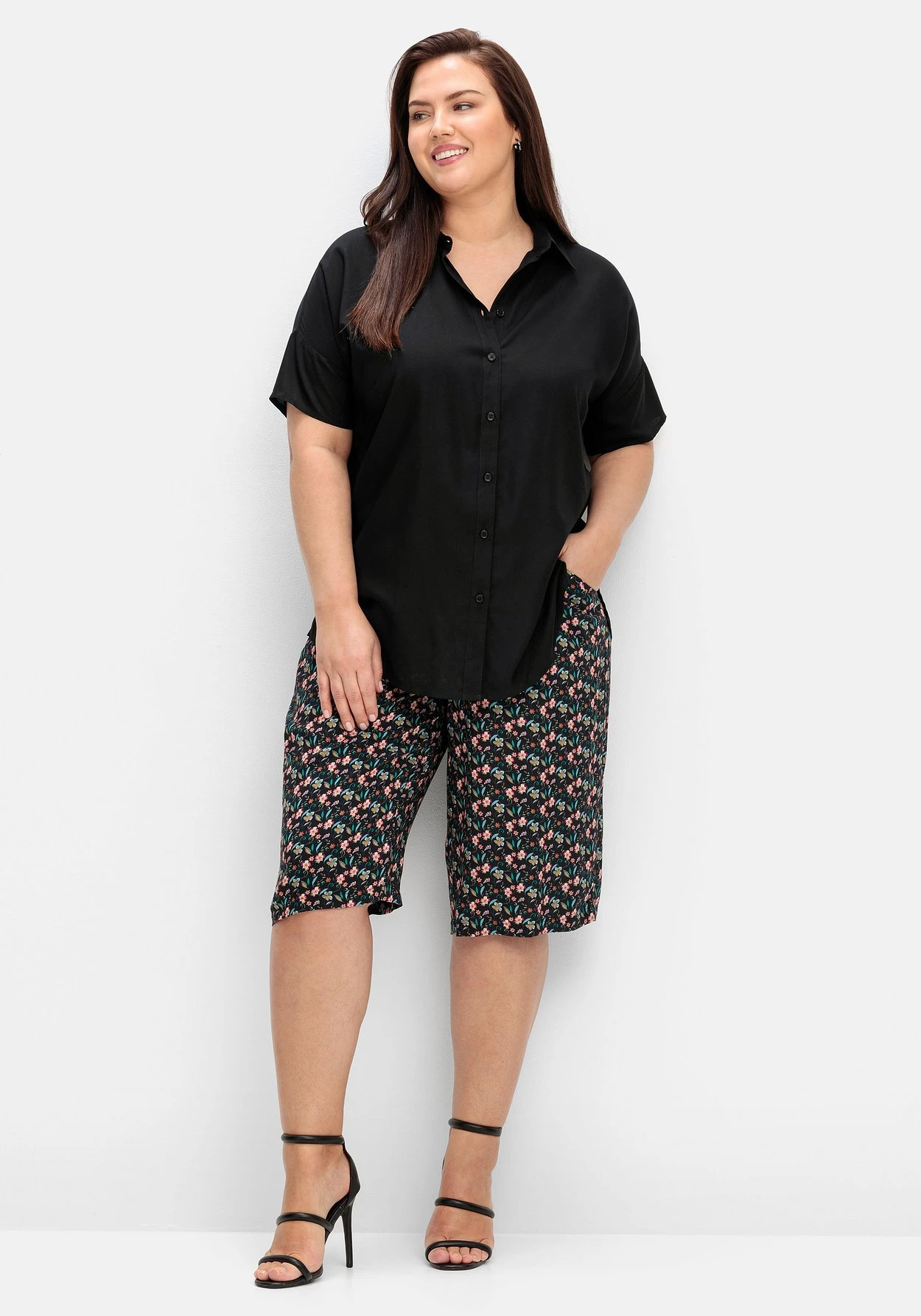 Sheego Weite Bermudas Mit Smokbund, Aus Viskose 3 Sheego Weite Bermudas Mit Smokbund, Aus Viskose