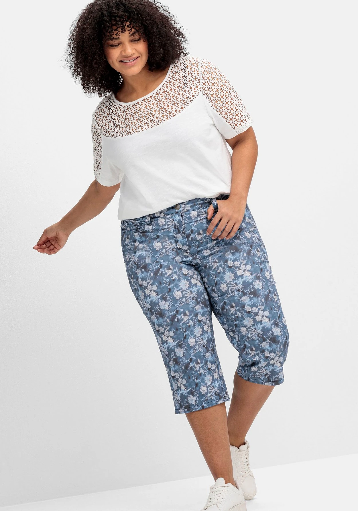 Sheego Caprihose Mit Floralem Alloverdruck 3 Sheego Caprihose Mit Floralem Alloverdruck