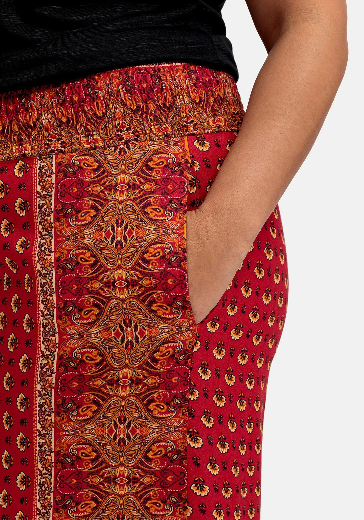 Gemusterte Hose Mit Smokbund Und Zipfelsaum 9 Gemusterte Hose Mit Smokbund Und Zipfelsaum – Bild 7